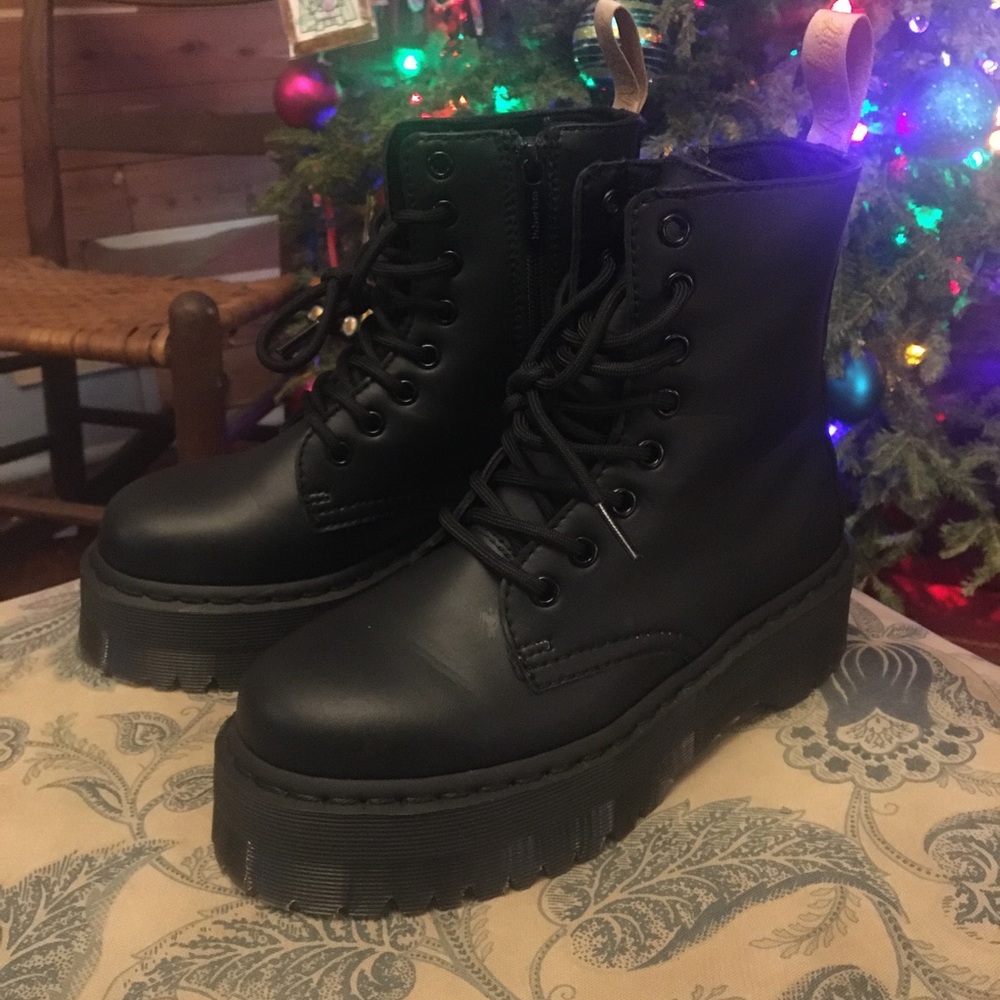 Dr. Martens Vegan Jadon Mono ii